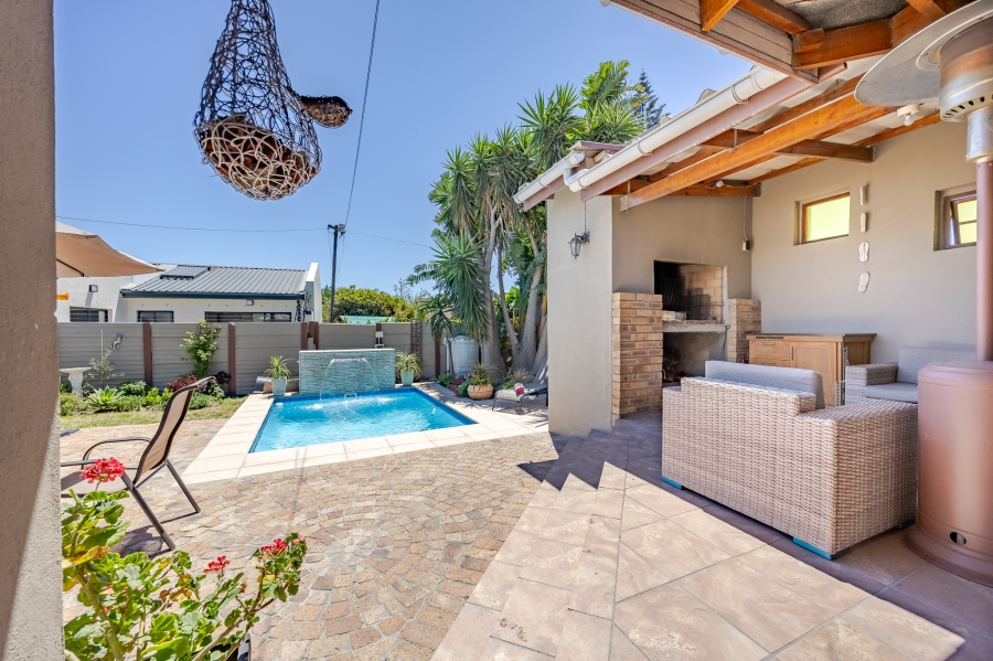 5 Bedroom Property for Sale in Bothasig Western Cape